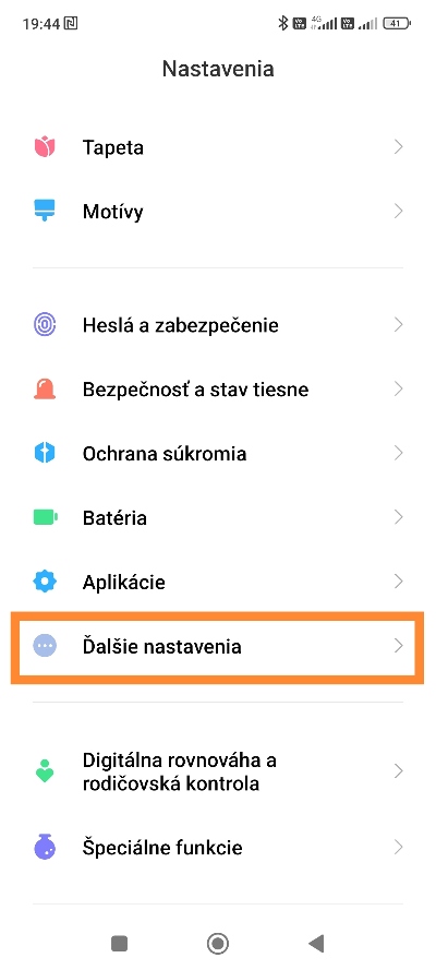 Poklepanie po zadnej strane Xiaomi